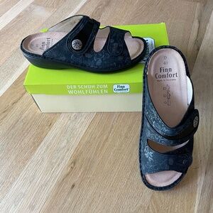 Finn Comfort Black Floral Slide Sandals